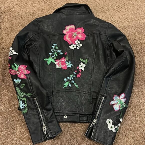 Blank NYC Faux Leather Motorcycle Jacket with Floral Patches - Size M - Picture 5 of 6